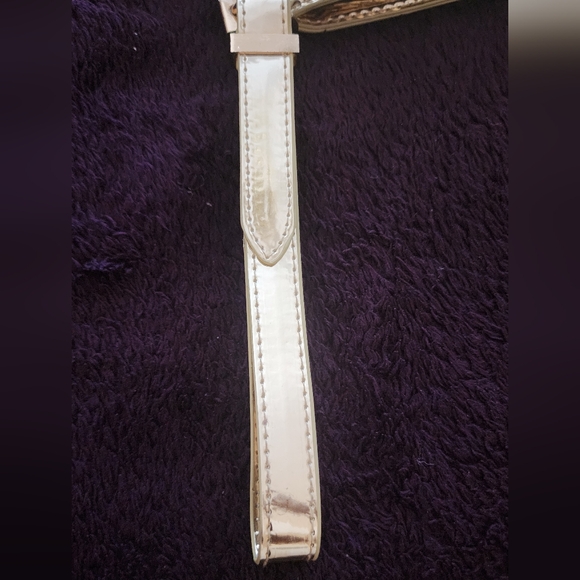 Beautiful Metallic Gold Women's Clutch/Wristlet - Picture 6 of 11